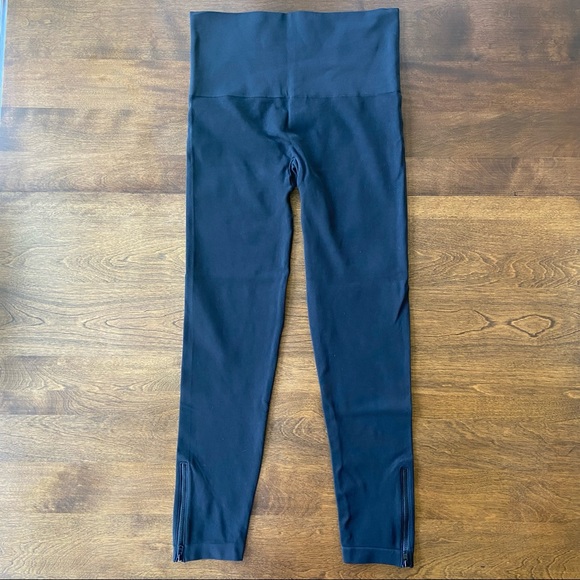 Spanx Plus Size 1X Seamless Side Zip Leggings Black NEW - Picture 2 of 4